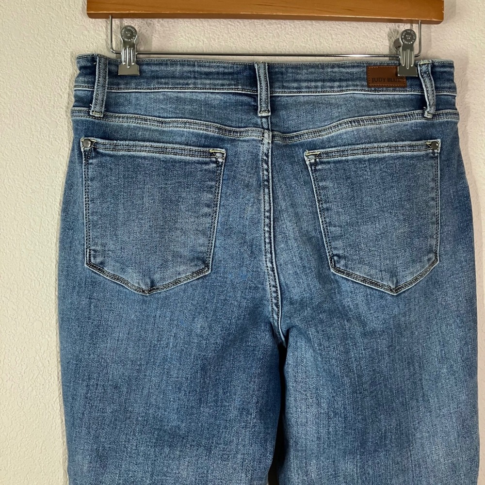 JUDY BLUE Boyfriend Fit Stretch Denim Jeans Size 13/31 Blue Cropped Cuff Coastal - Picture 8 of 10